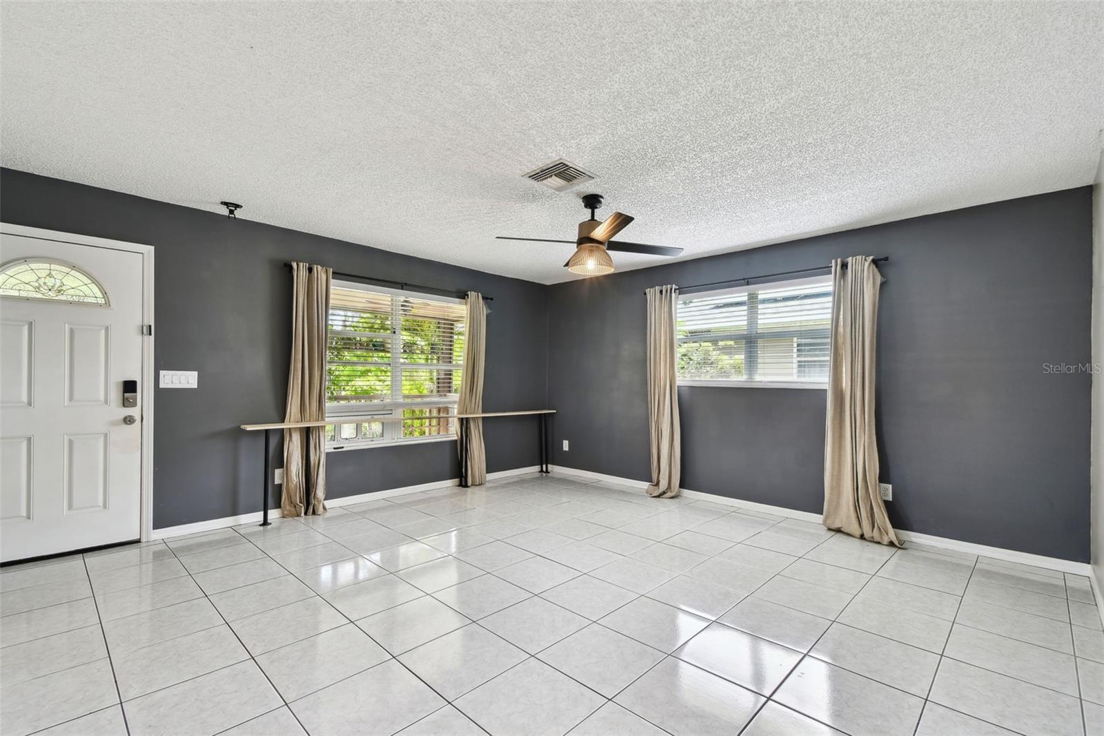 Listing photo id 10 for 2504 42nd Avenue N