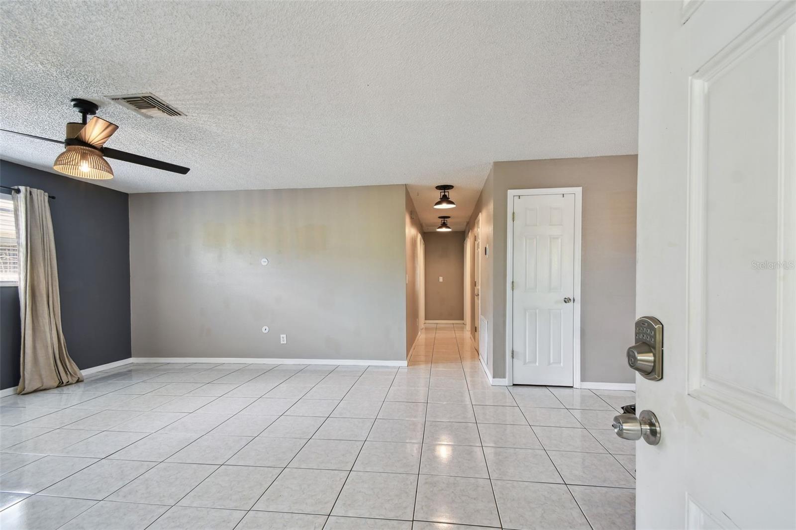 Listing photo id 11 for 2504 42nd Avenue N