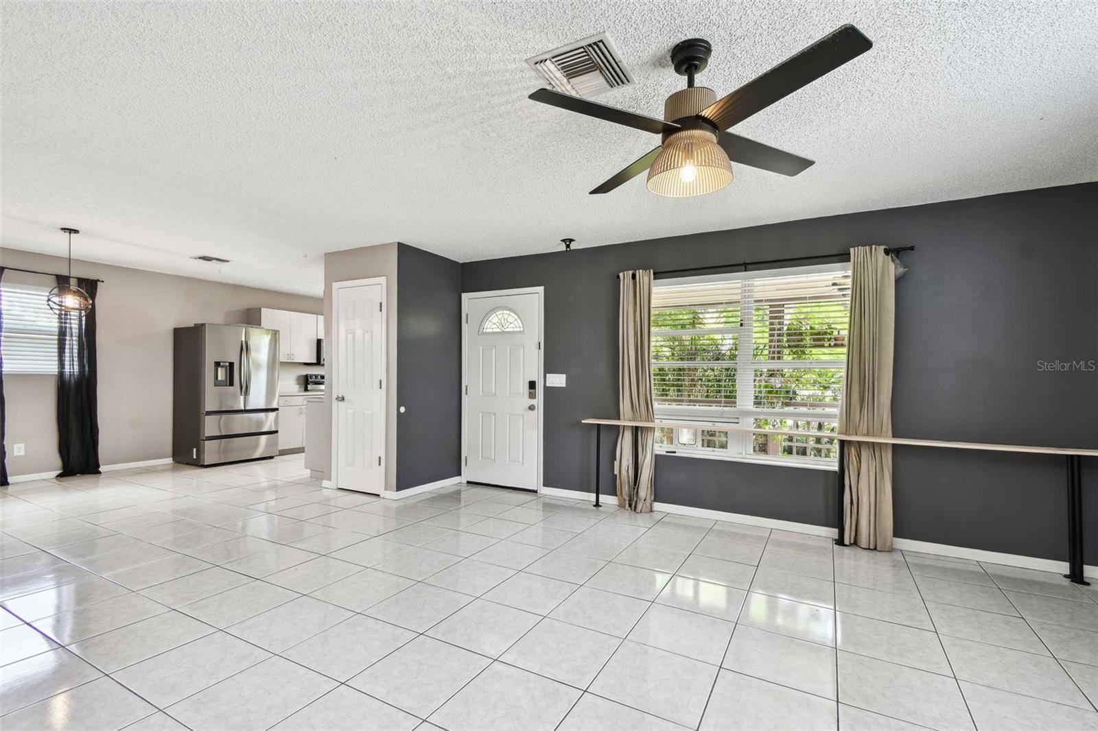 Listing photo id 12 for 2504 42nd Avenue N