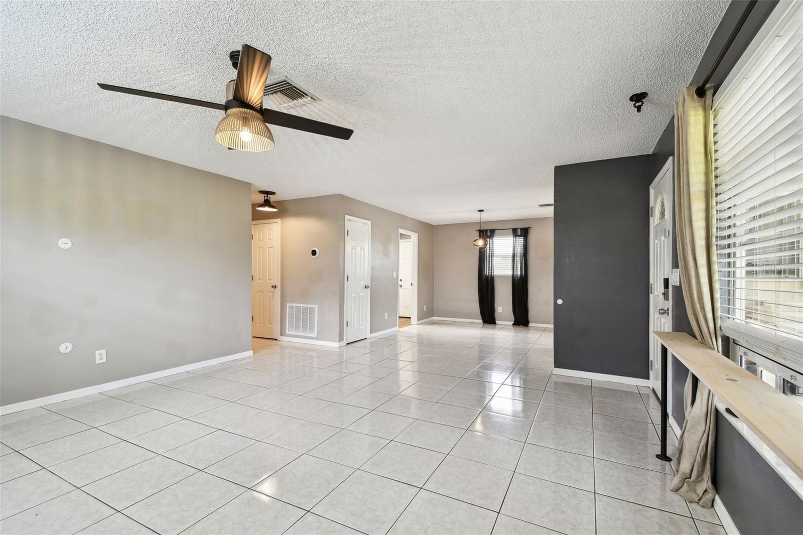 Listing photo id 13 for 2504 42nd Avenue N