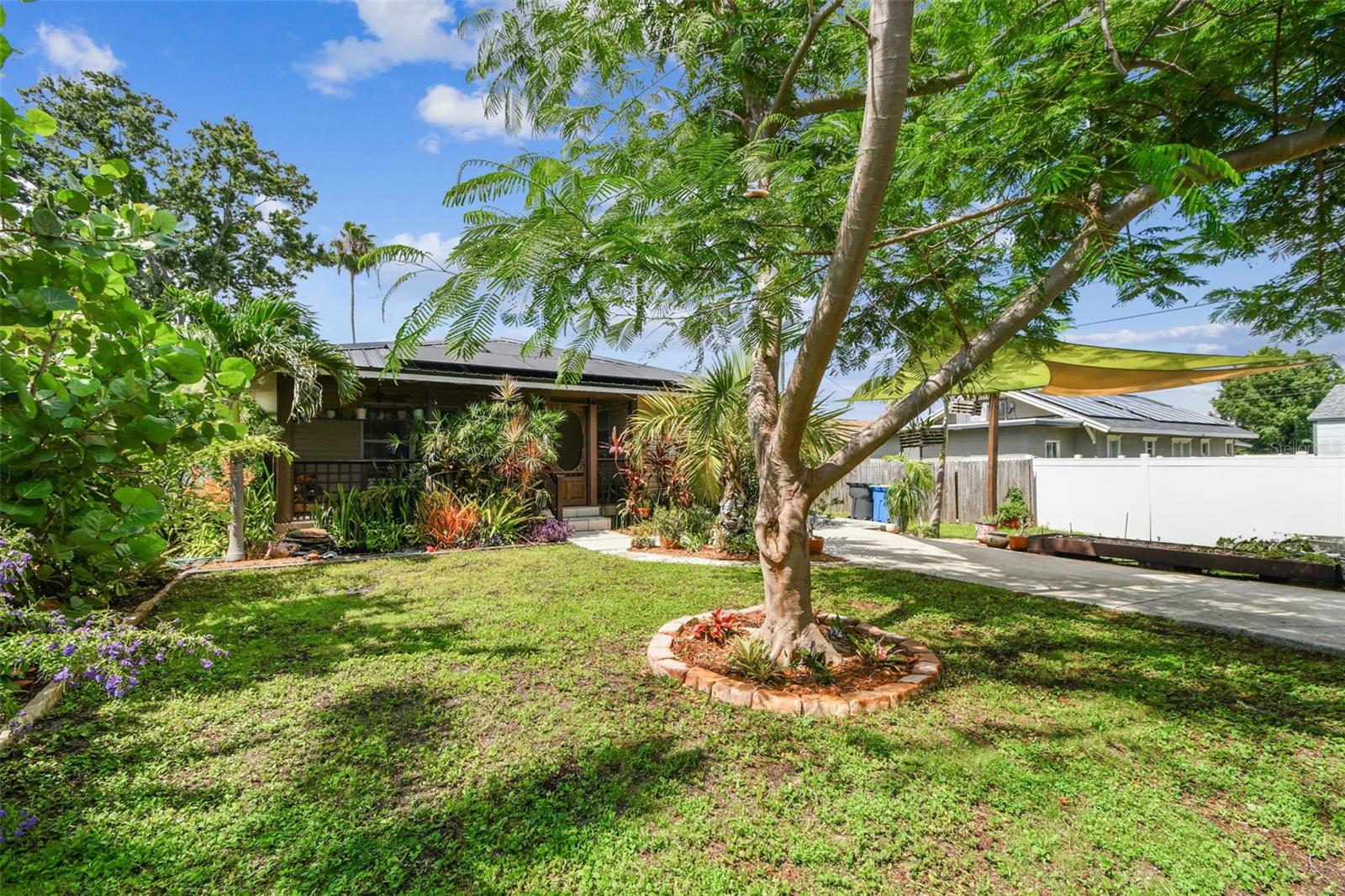 Listing photo id 0 for 2504 42nd Avenue N