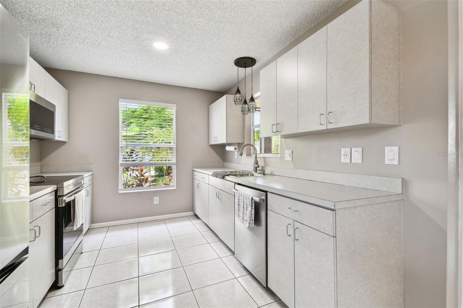 Listing photo id 18 for 2504 42nd Avenue N