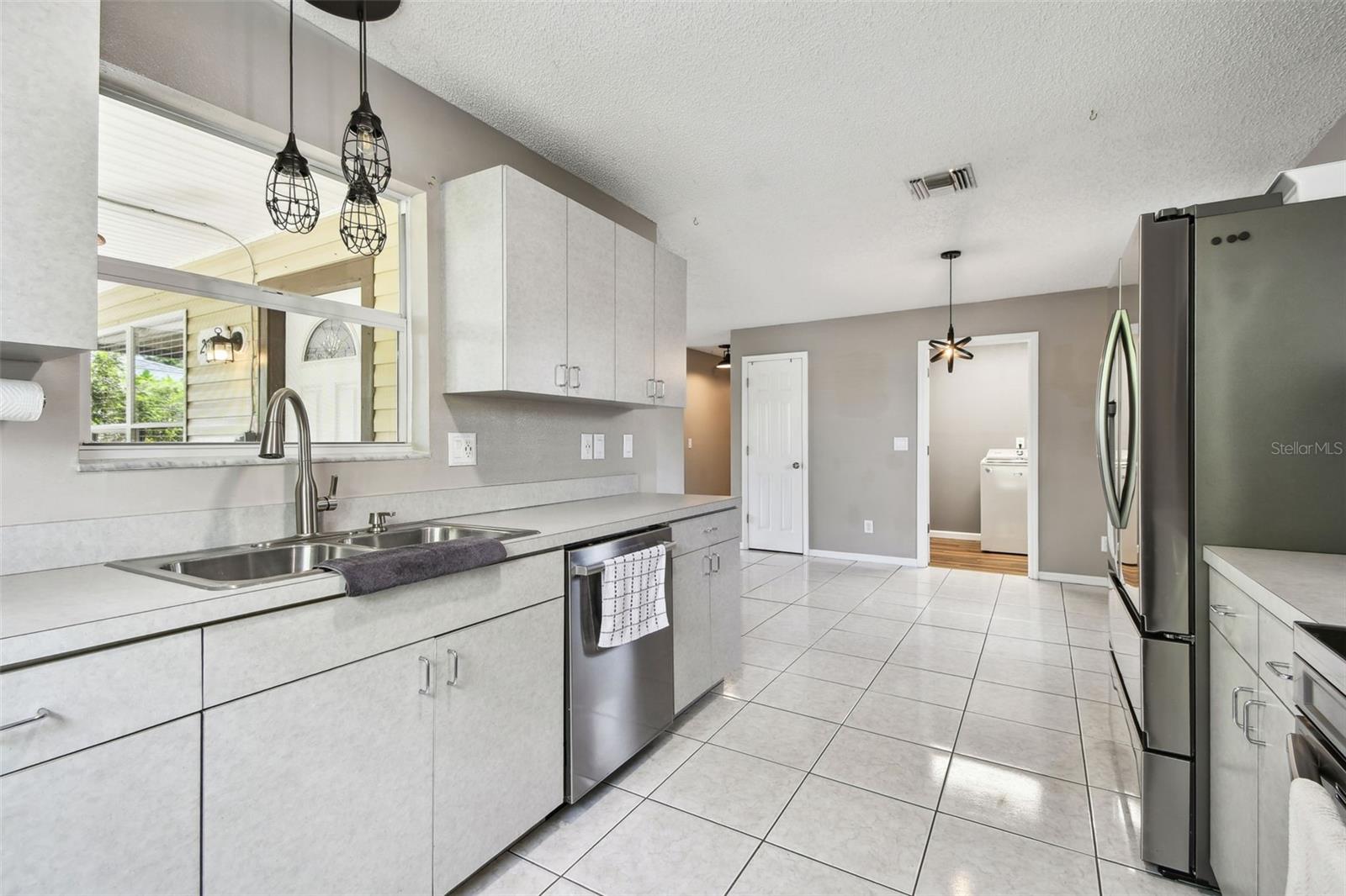 Listing photo id 20 for 2504 42nd Avenue N