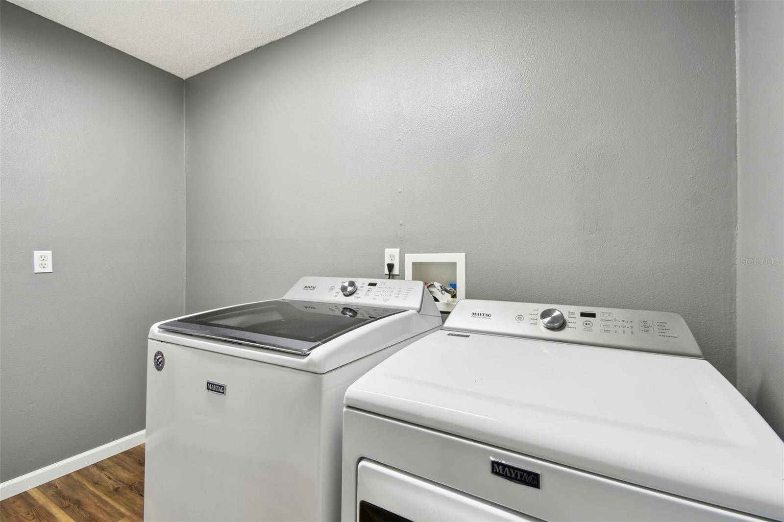 Listing photo id 23 for 2504 42nd Avenue N