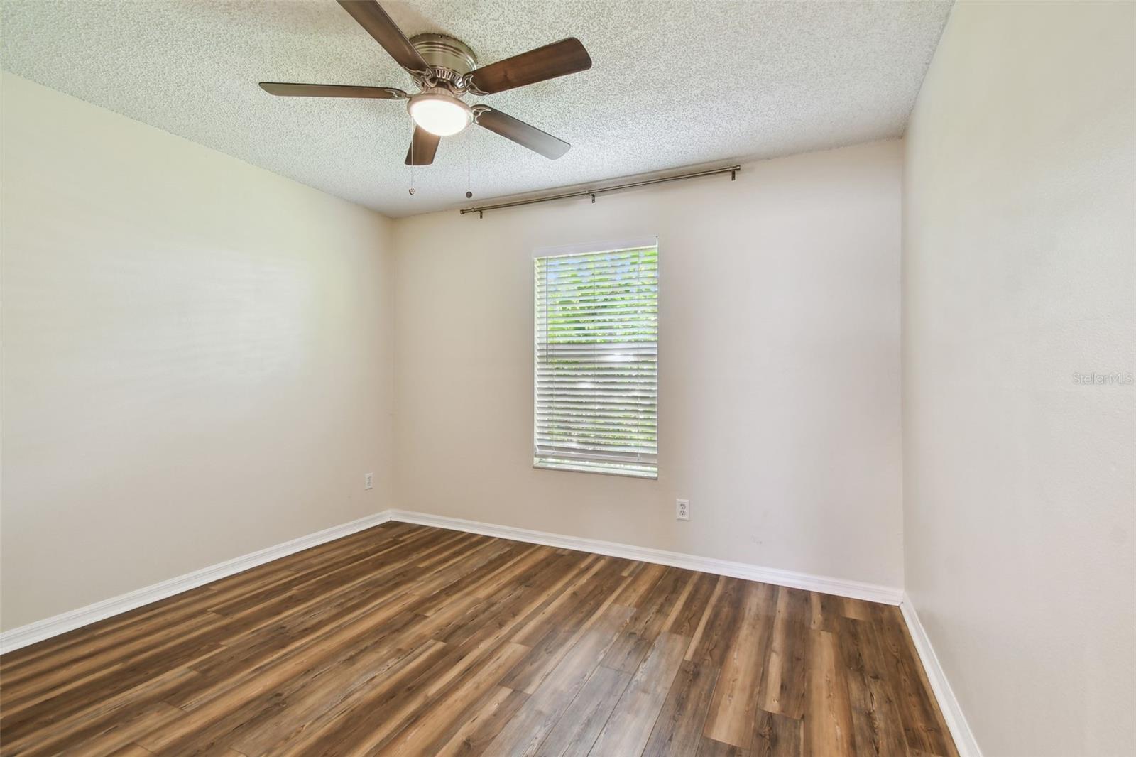 Listing photo id 25 for 2504 42nd Avenue N
