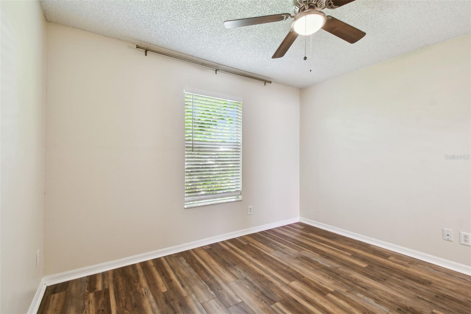 Listing photo id 26 for 2504 42nd Avenue N