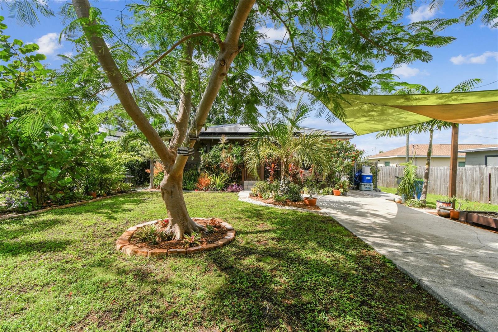 Listing photo id 1 for 2504 42nd Avenue N