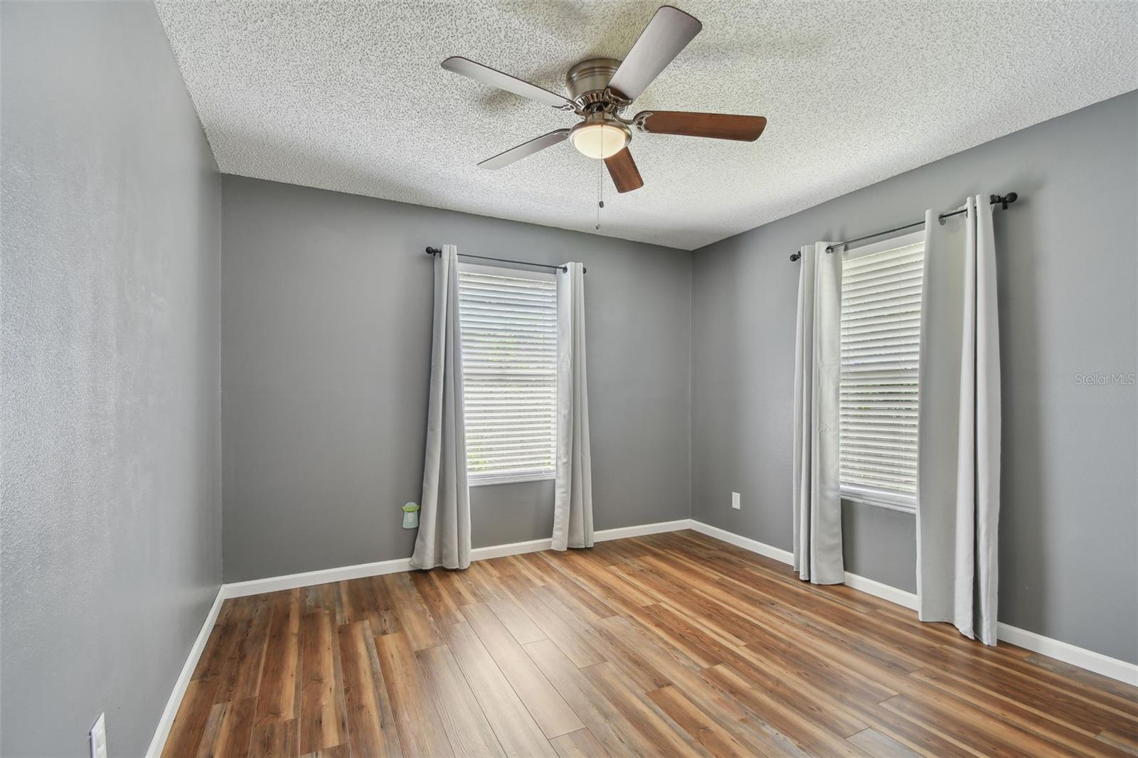 Listing photo id 29 for 2504 42nd Avenue N