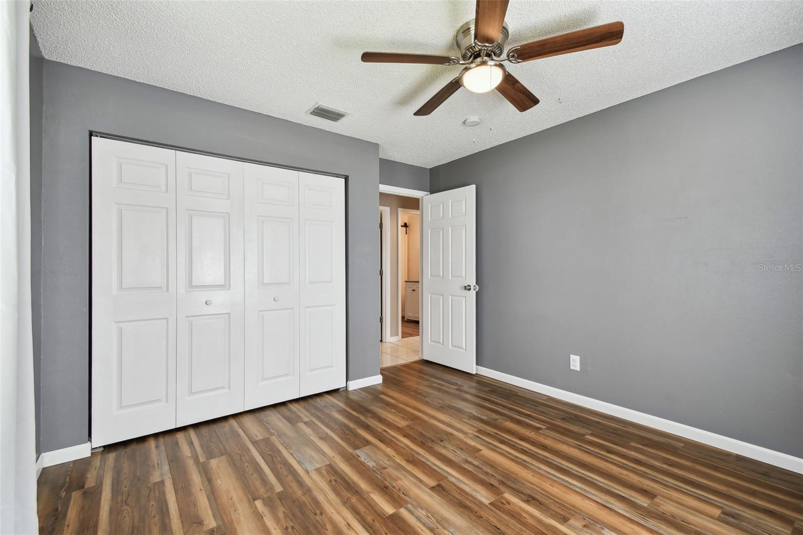 Listing photo id 31 for 2504 42nd Avenue N