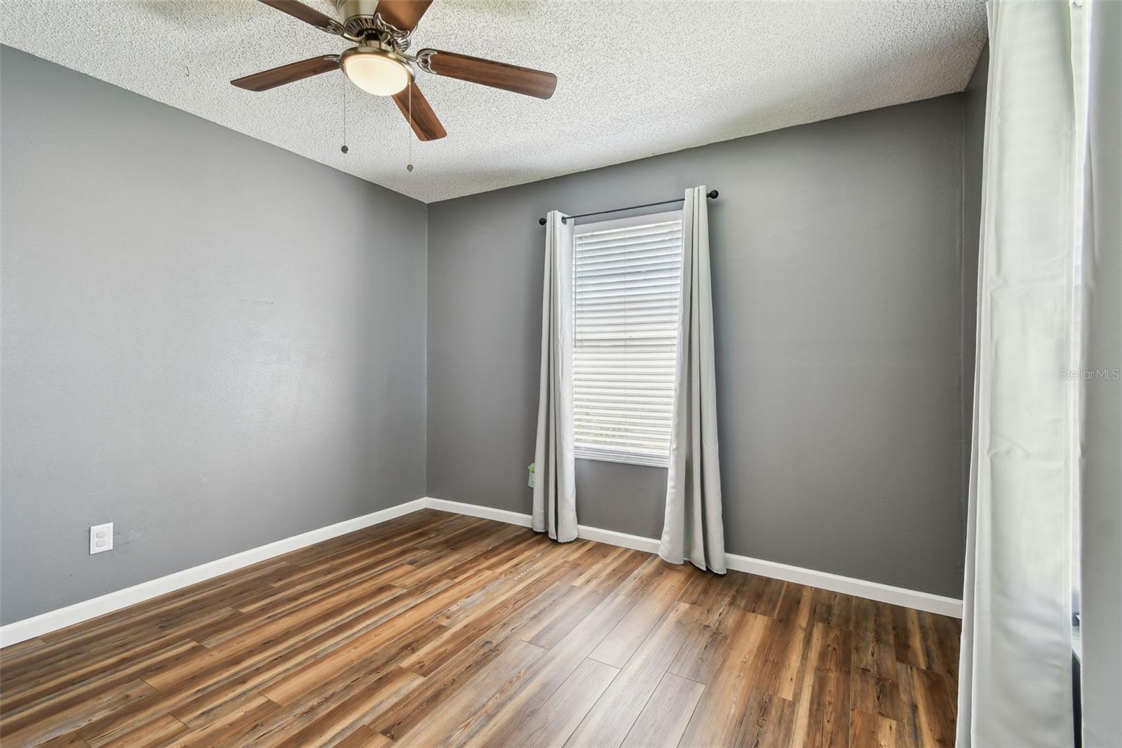 Listing photo id 32 for 2504 42nd Avenue N