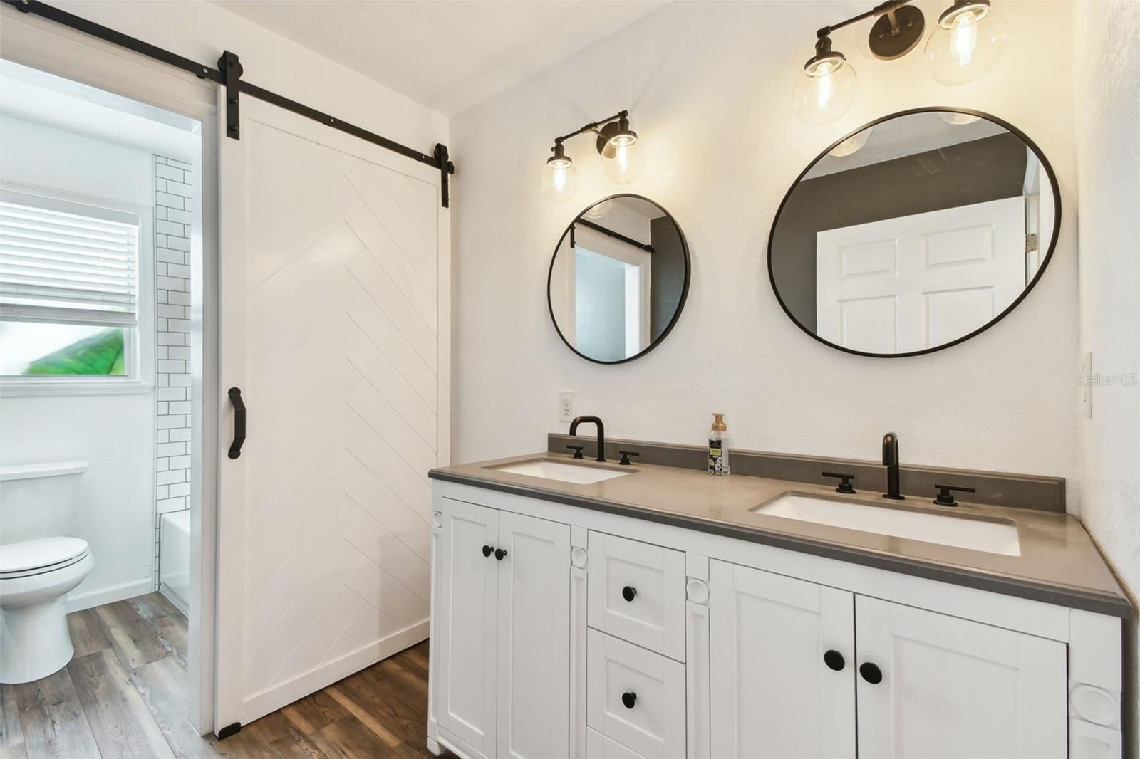 Listing photo id 33 for 2504 42nd Avenue N