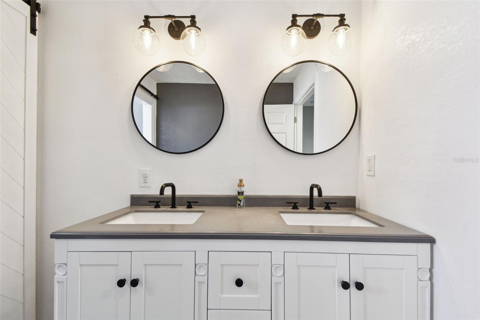 Listing photo id 34 for 2504 42nd Avenue N