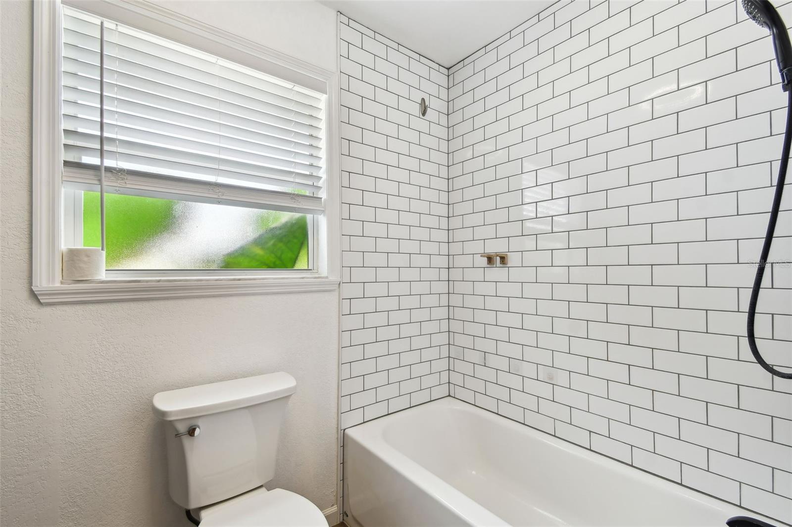Listing photo id 36 for 2504 42nd Avenue N