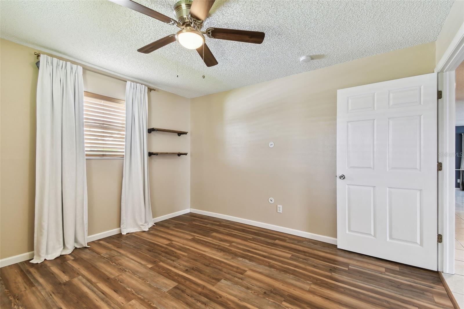 Listing photo id 41 for 2504 42nd Avenue N