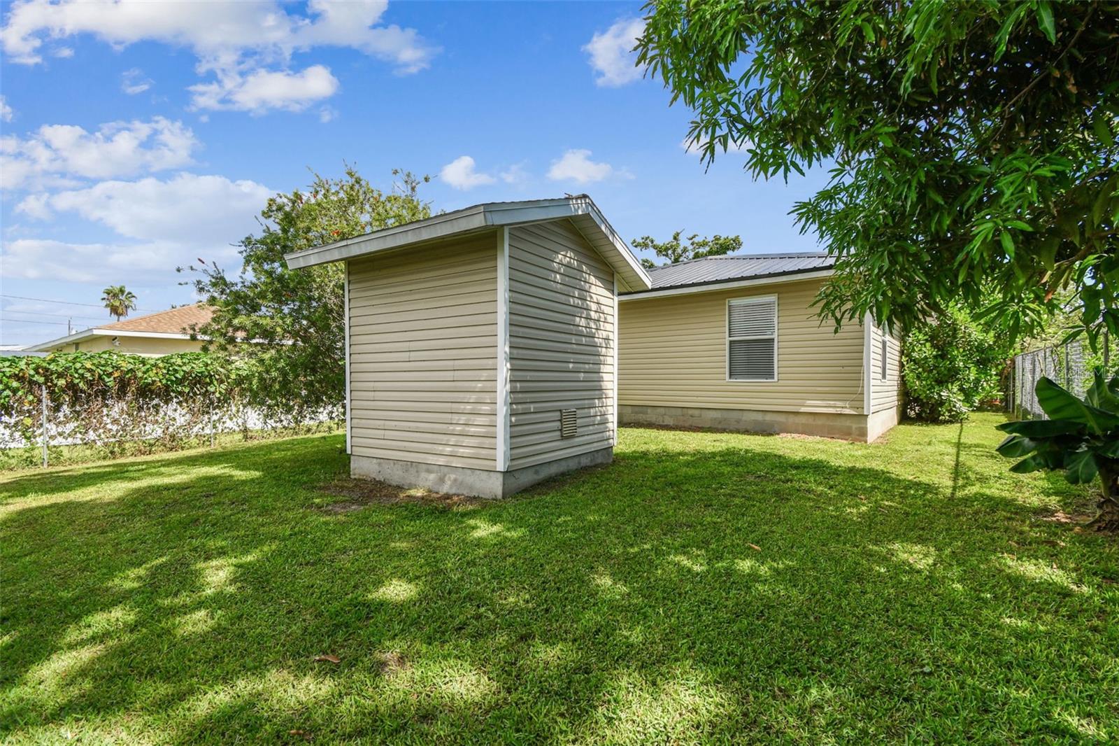Listing photo id 45 for 2504 42nd Avenue N