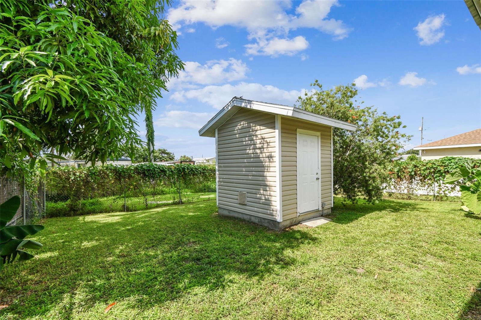 Listing photo id 46 for 2504 42nd Avenue N