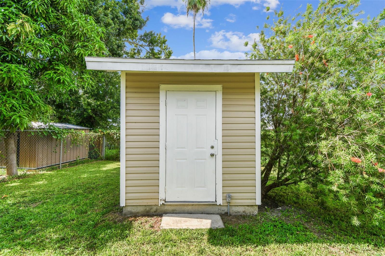 Listing photo id 47 for 2504 42nd Avenue N