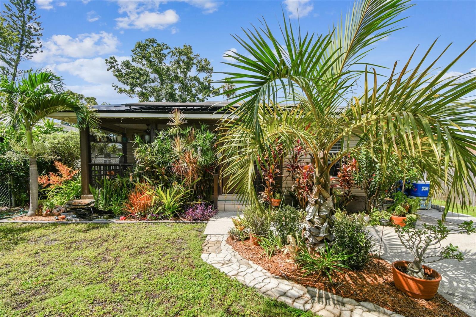 Listing photo id 3 for 2504 42nd Avenue N