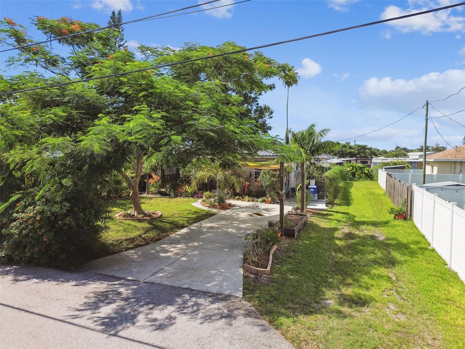 Listing photo id 49 for 2504 42nd Avenue N