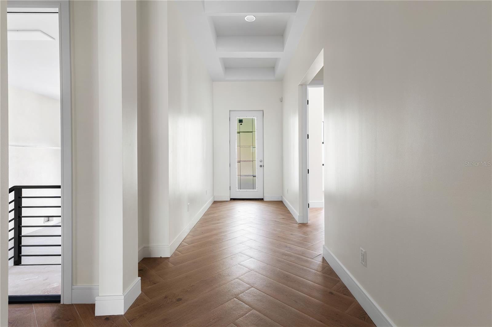 Listing photo id 8 for 403 Park Boulevard