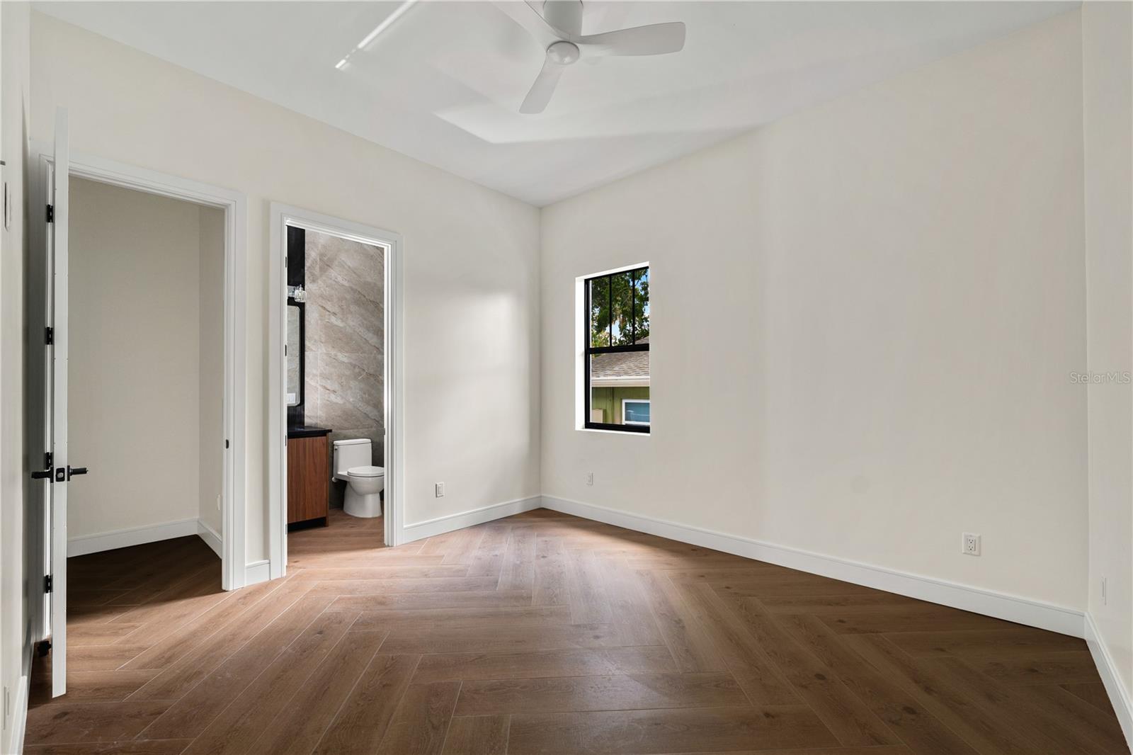 Listing photo id 17 for 403 Park Boulevard