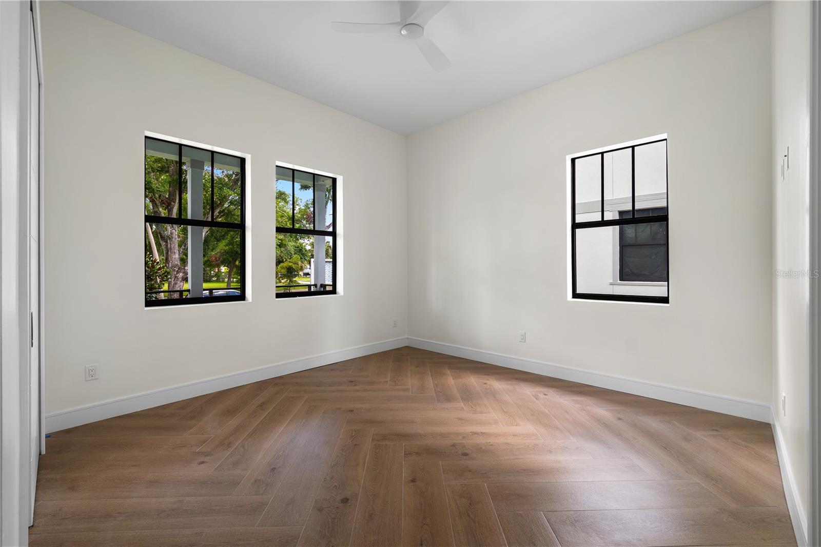Listing photo id 20 for 403 Park Boulevard