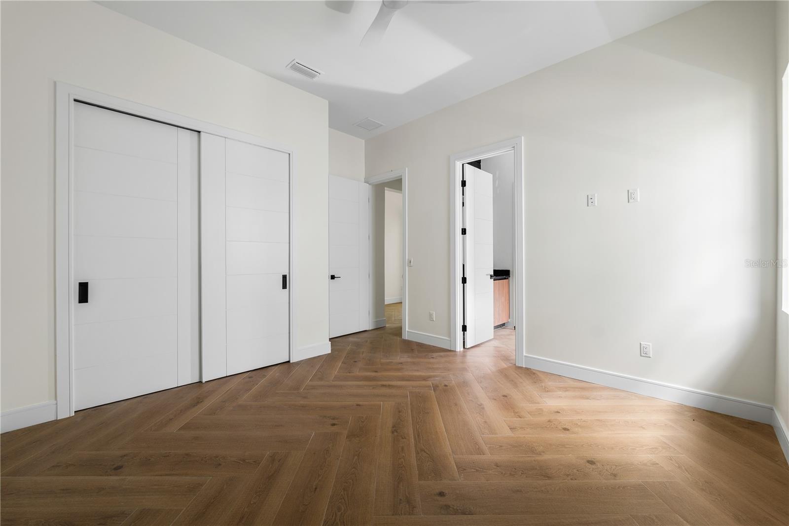 Listing photo id 22 for 403 Park Boulevard
