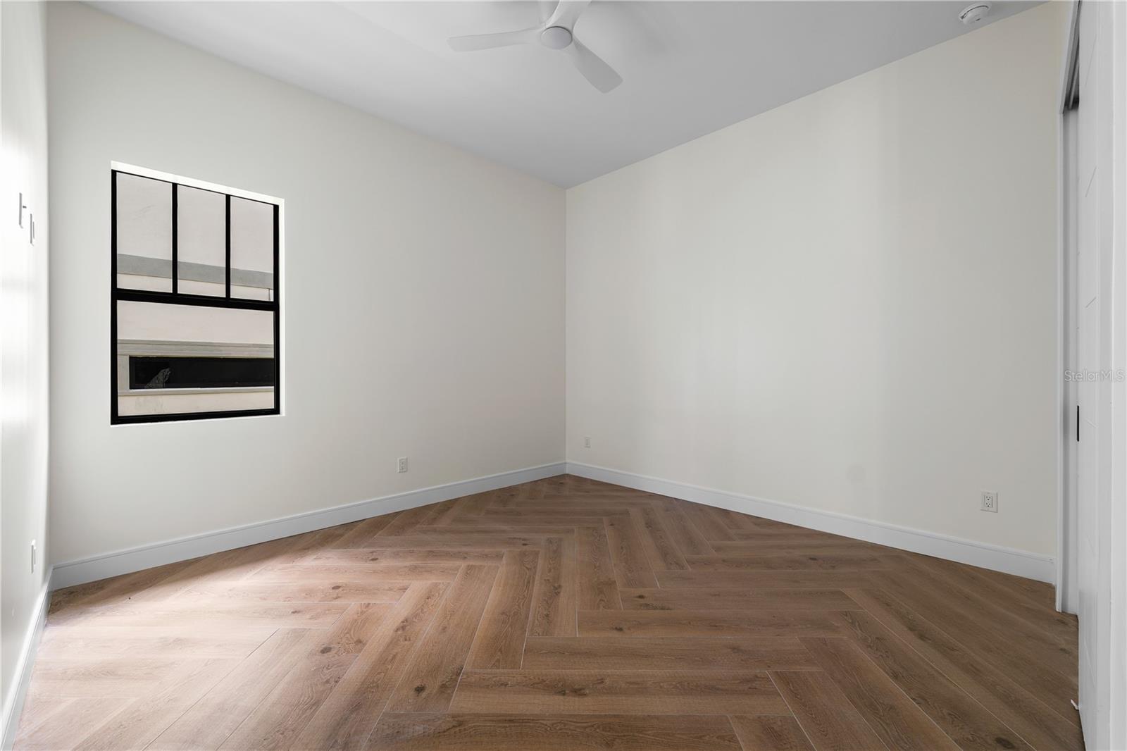 Listing photo id 23 for 403 Park Boulevard