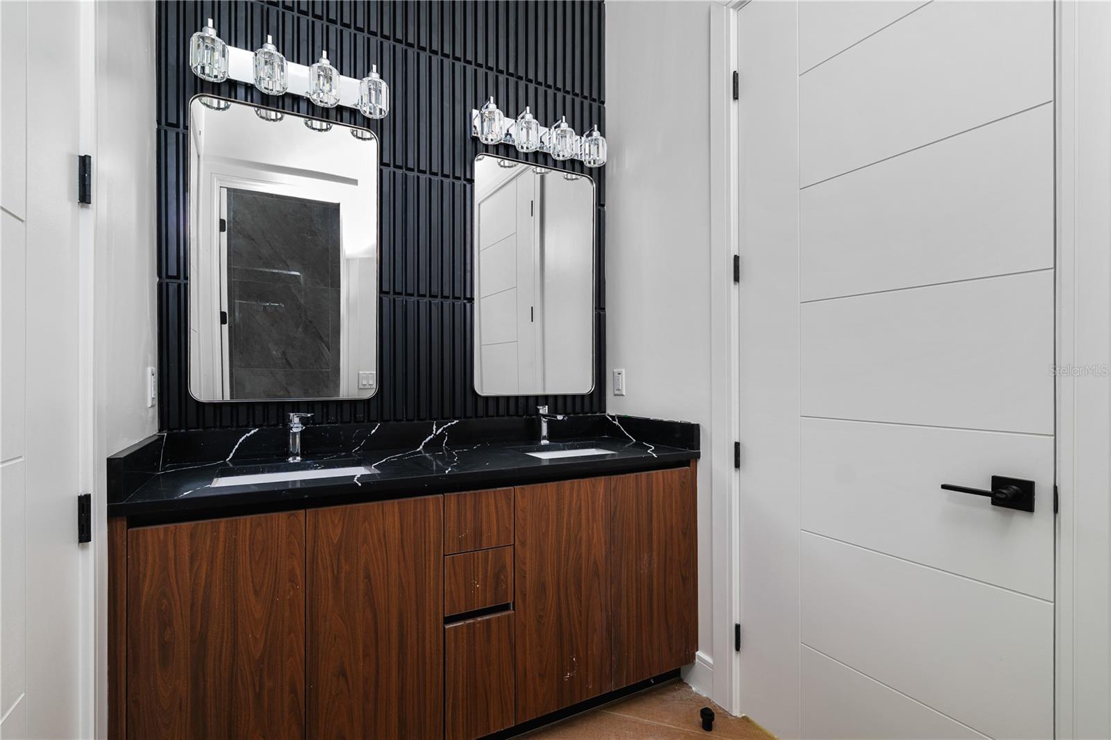 Listing photo id 25 for 403 Park Boulevard