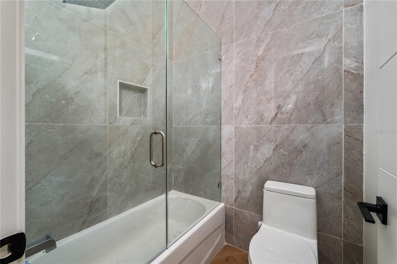 Listing photo id 26 for 403 Park Boulevard