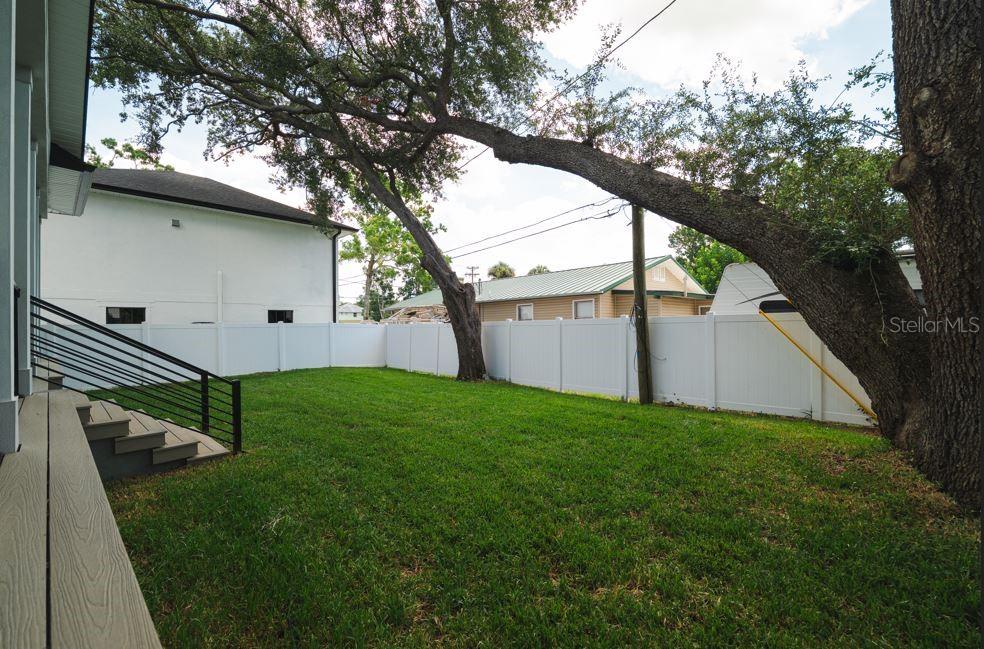 Listing photo id 27 for 403 Park Boulevard