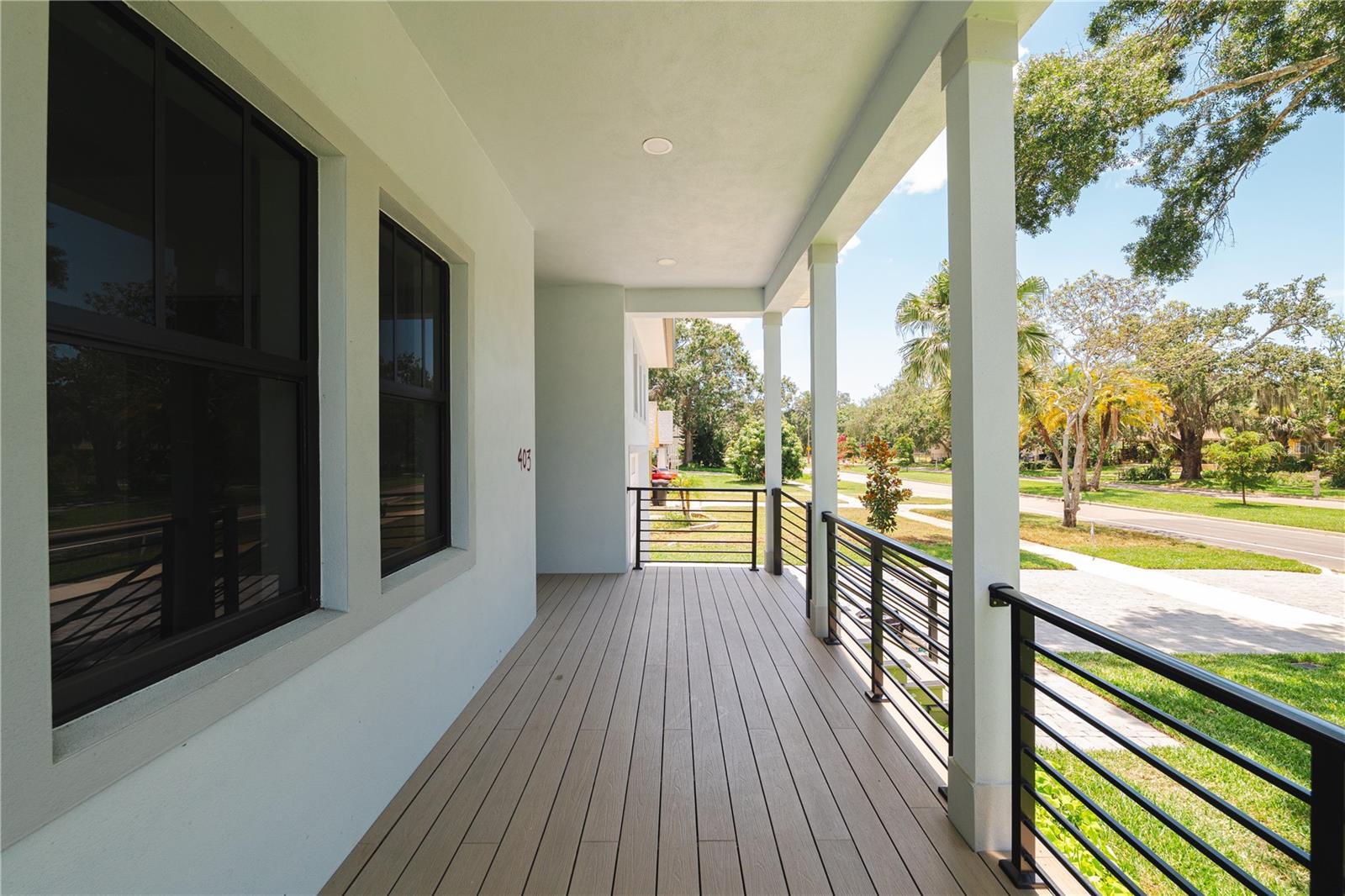 Listing photo id 1 for 403 Park Boulevard