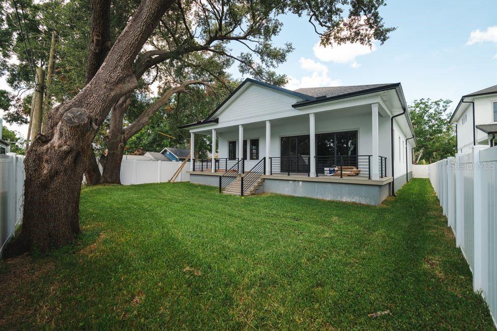 Listing photo id 28 for 403 Park Boulevard