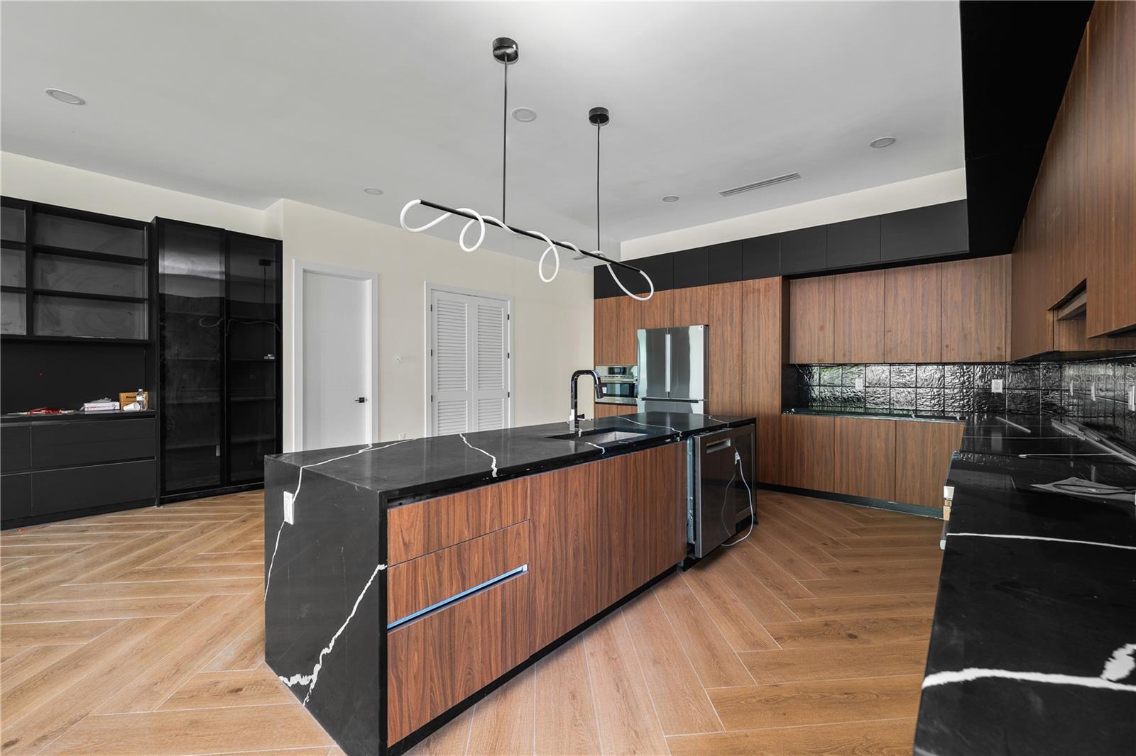 Listing photo id 7 for 403 Park Boulevard