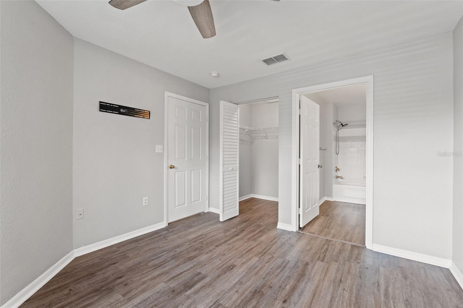 Image 13 of 40 For 9042 Lake Chase Island Way
