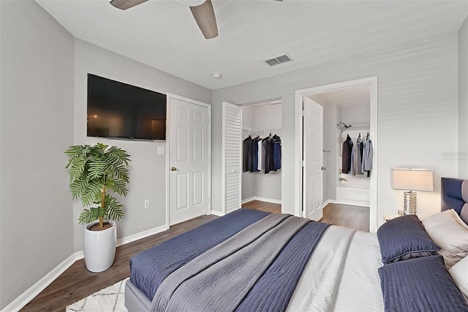 Image 14 of 40 For 9042 Lake Chase Island Way