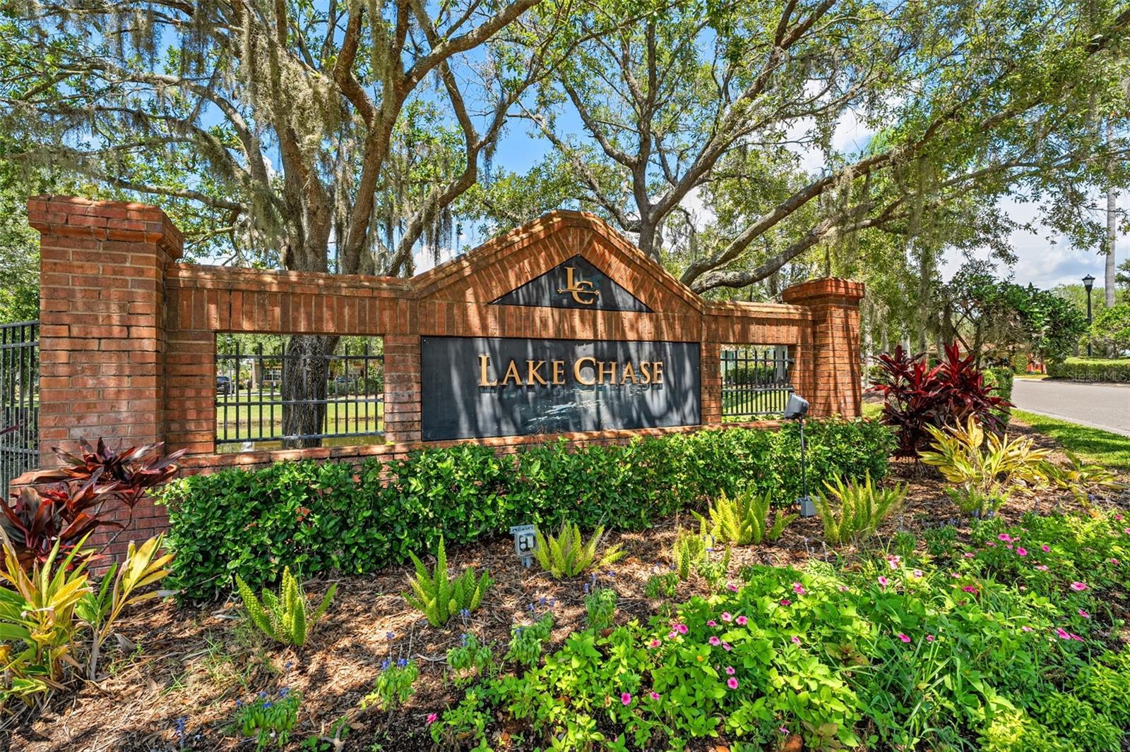 Image 23 of 40 For 9042 Lake Chase Island Way