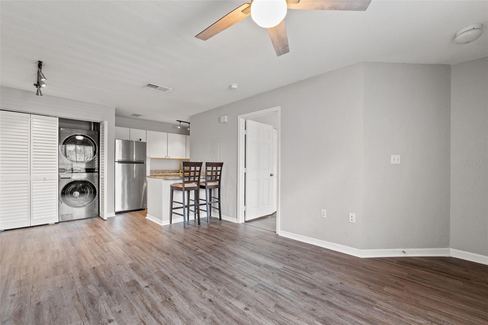 Image 6 of 40 For 9042 Lake Chase Island Way