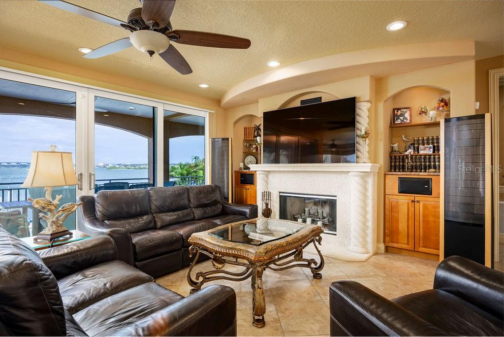 Image 12 of 49 For 306 Harbor Drive