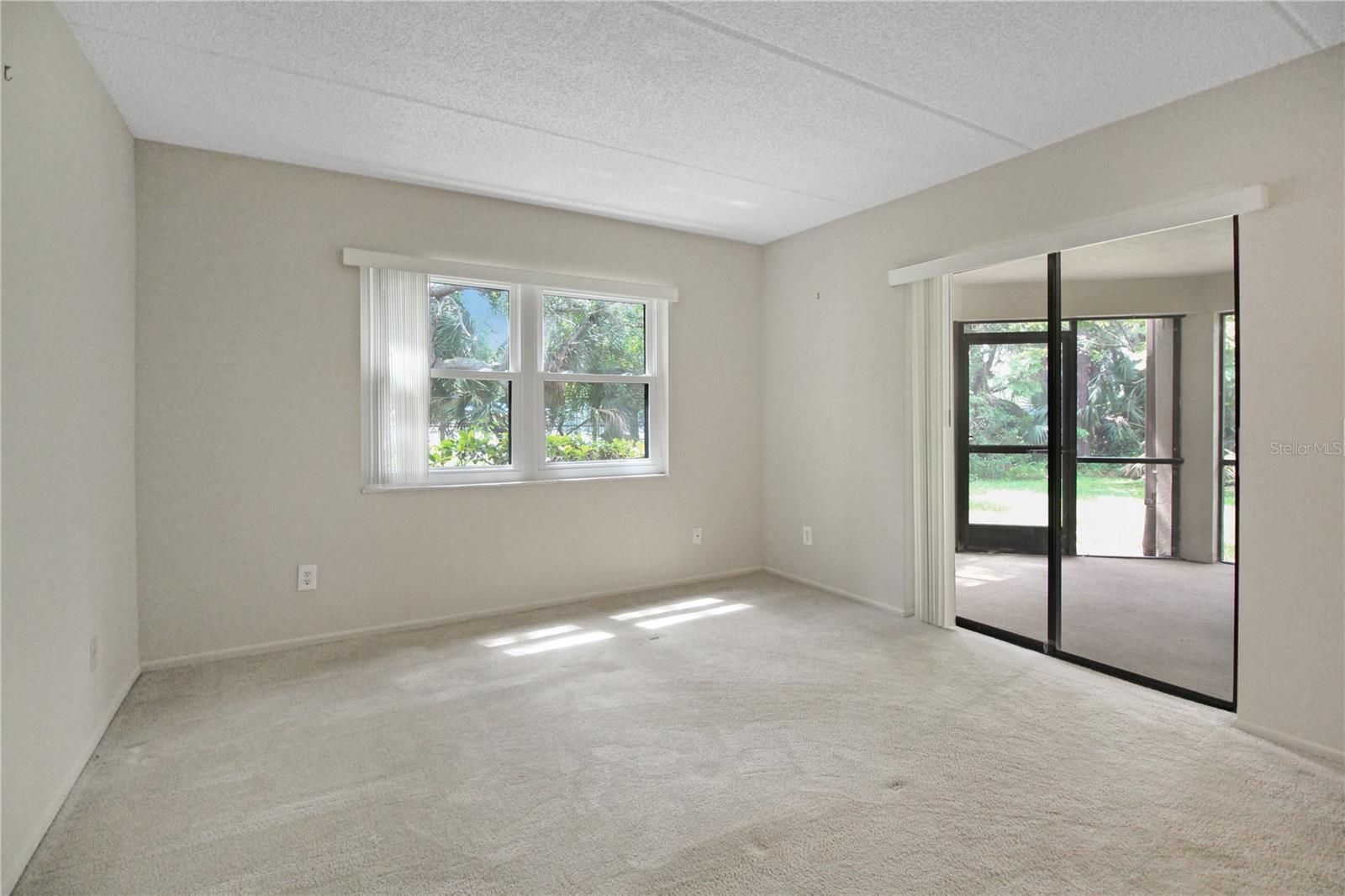 Image 11 of 31 For 135 Woodlake Wynde  135