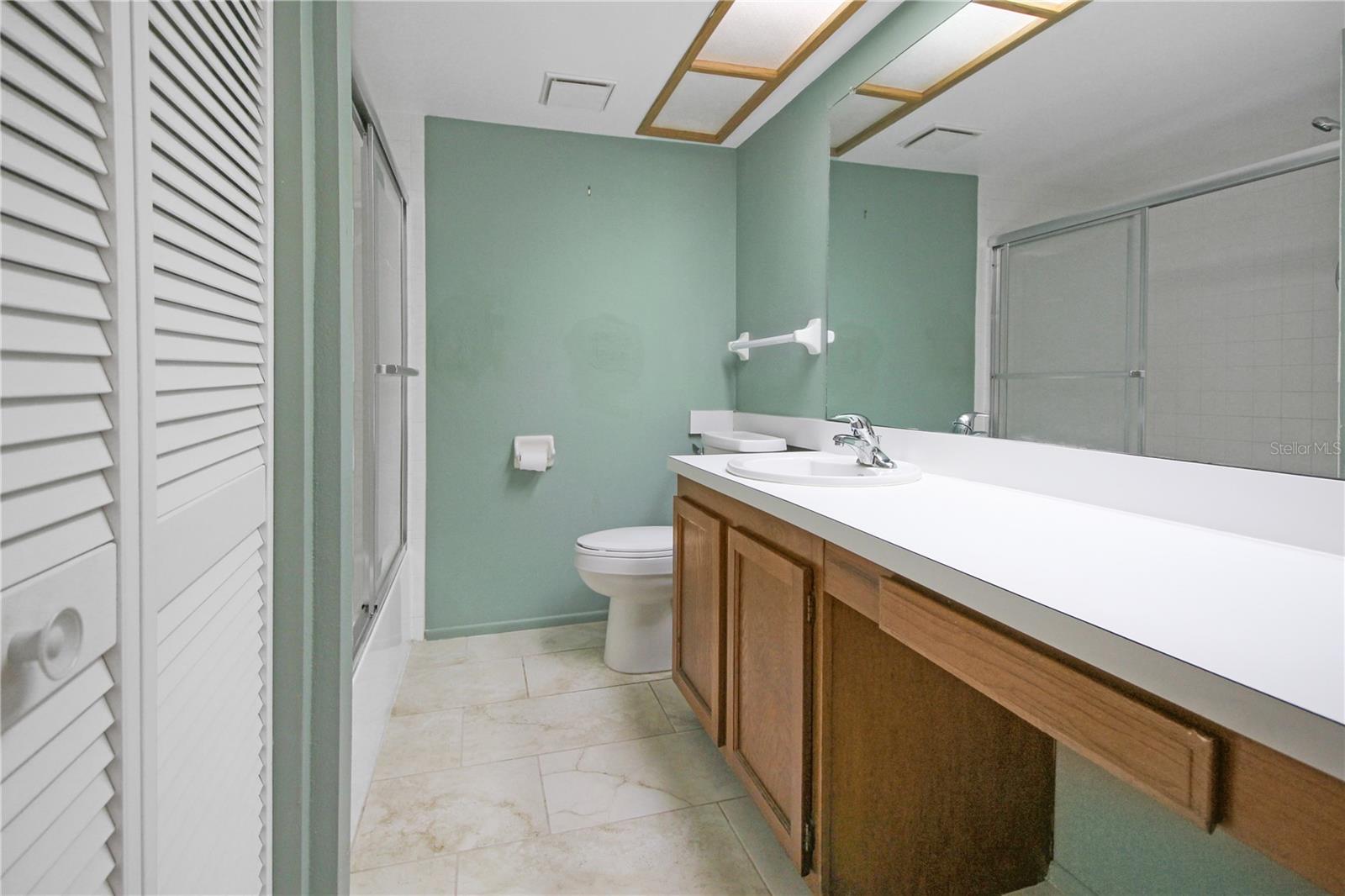 Image 13 of 31 For 135 Woodlake Wynde  135