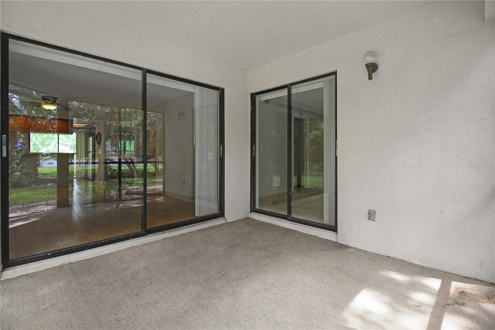 Image 17 of 31 For 135 Woodlake Wynde  135
