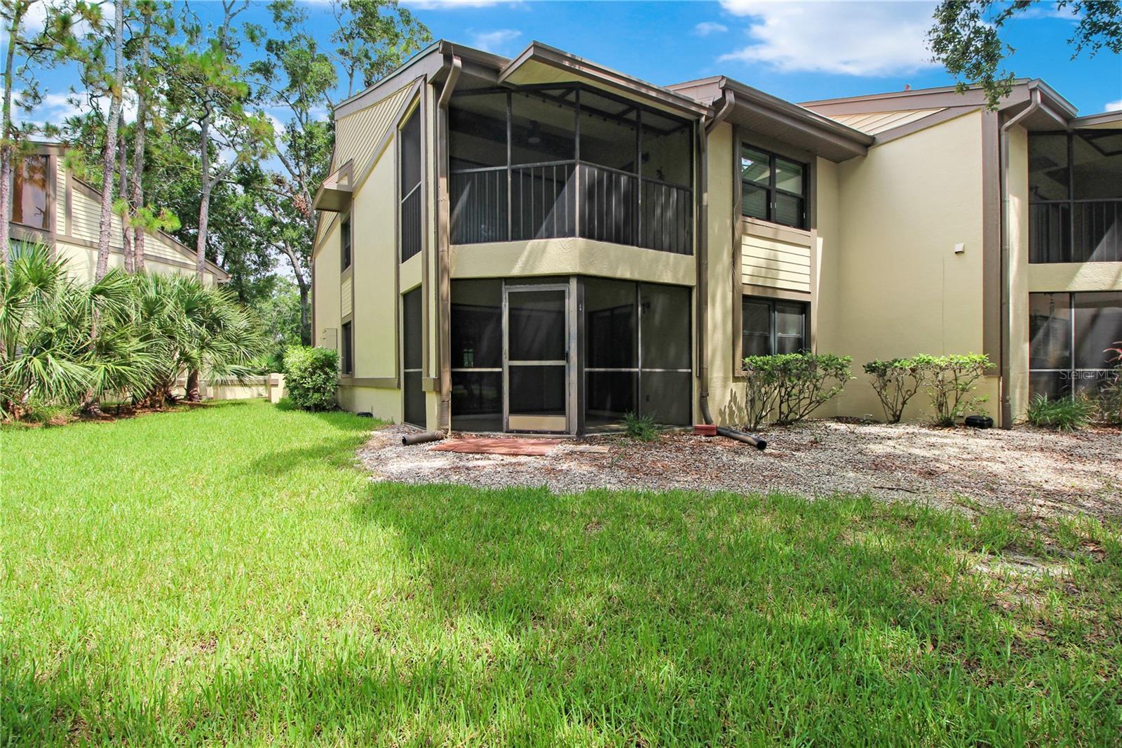 Image 21 of 31 For 135 Woodlake Wynde  135