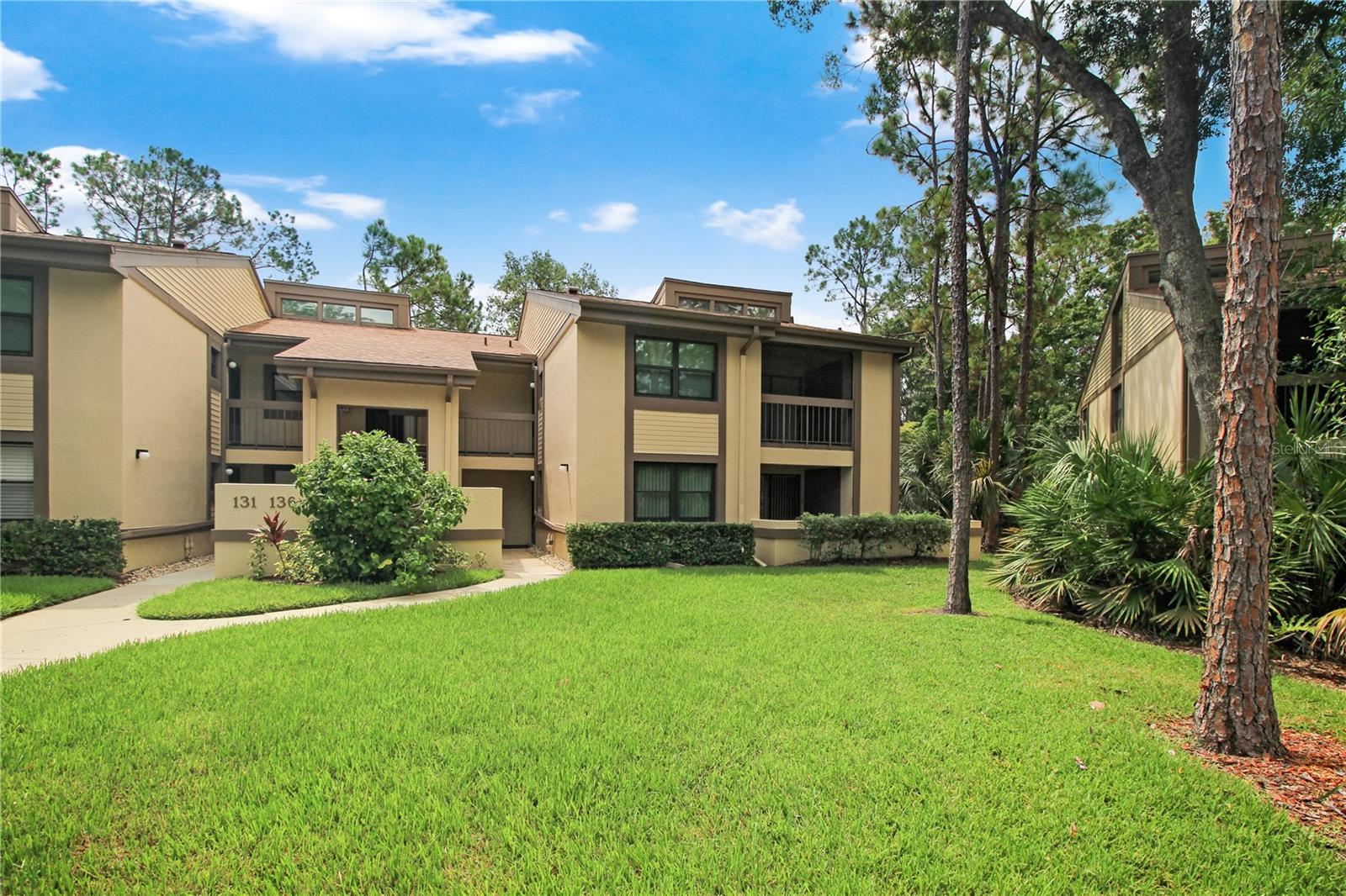 Image 23 of 31 For 135 Woodlake Wynde  135