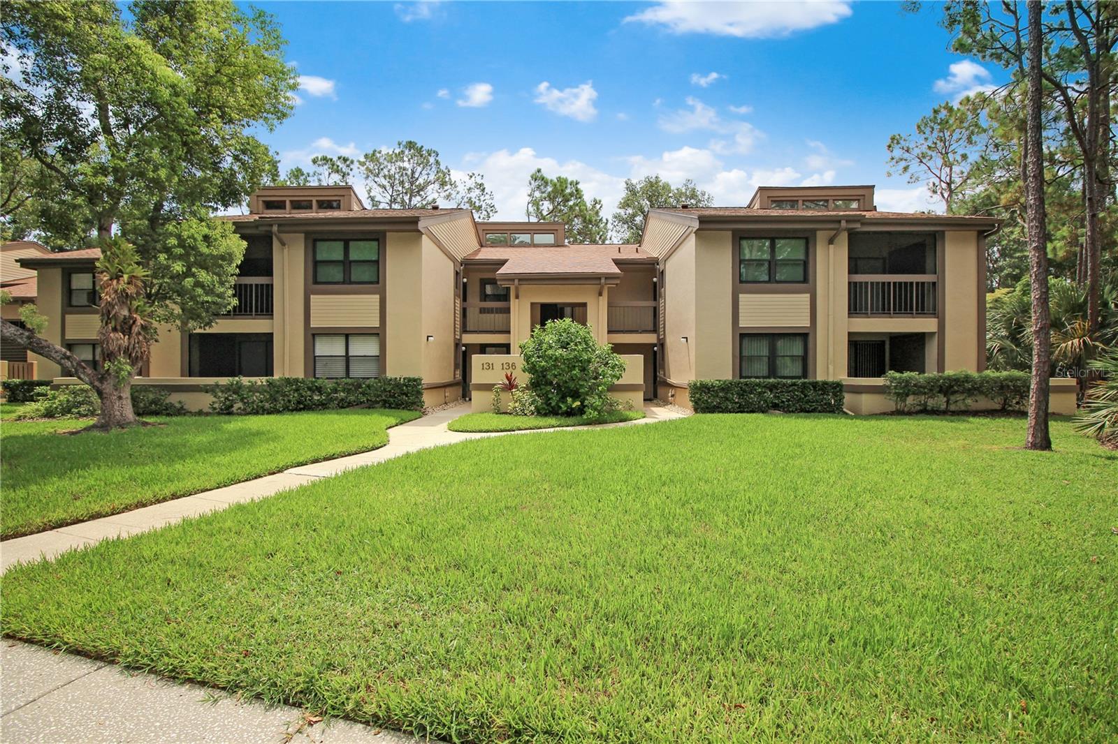 Image 24 of 31 For 135 Woodlake Wynde  135
