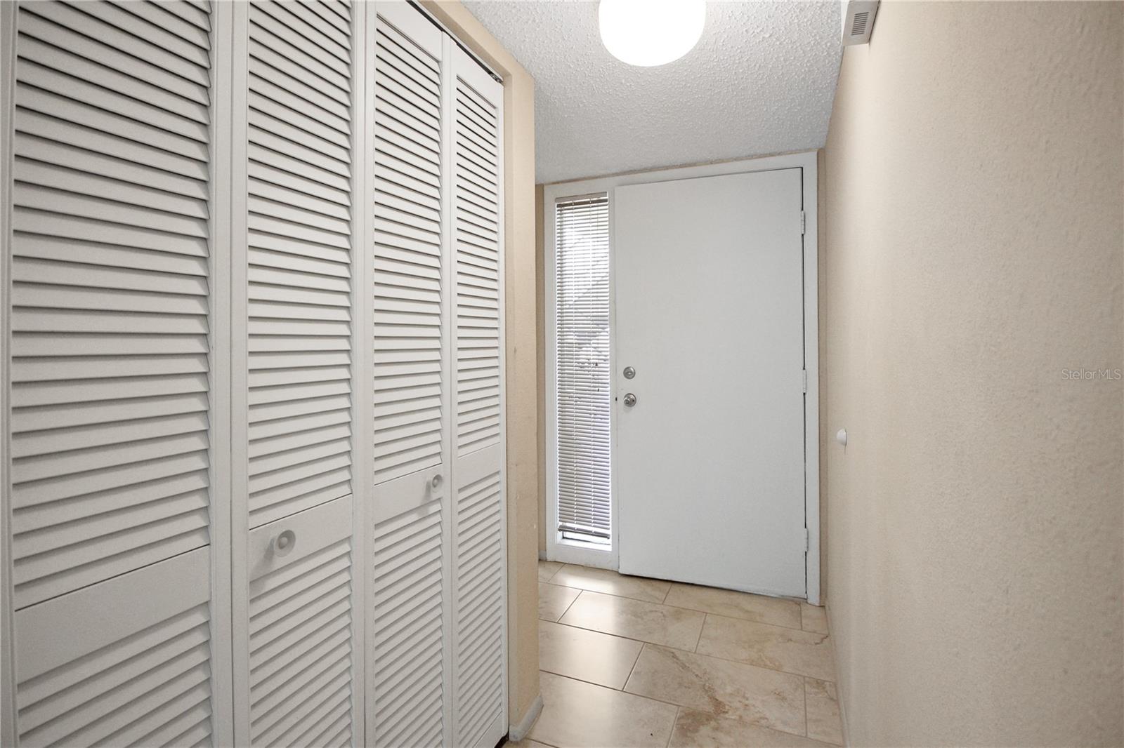 Image 3 of 31 For 135 Woodlake Wynde  135