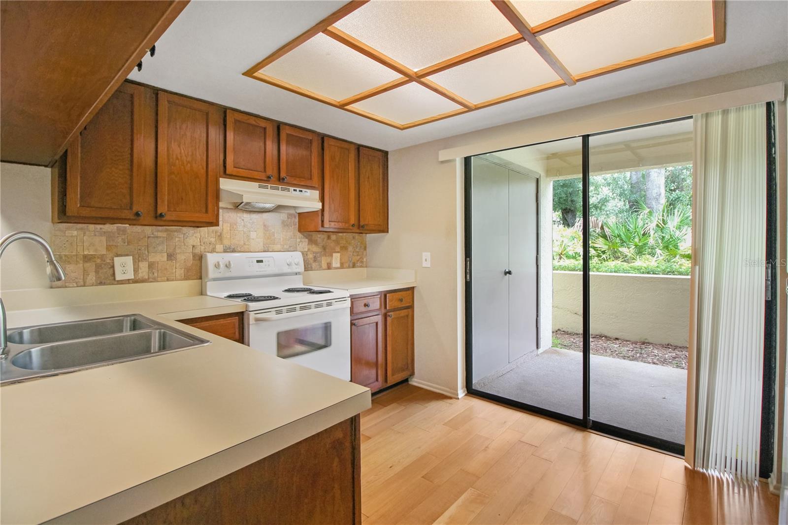 Image 5 of 31 For 135 Woodlake Wynde  135