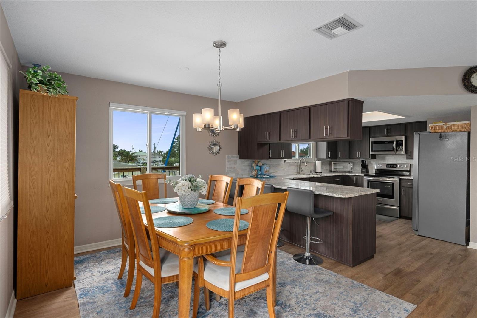 Image 10 of 61 For 13838 Sommers Avenue