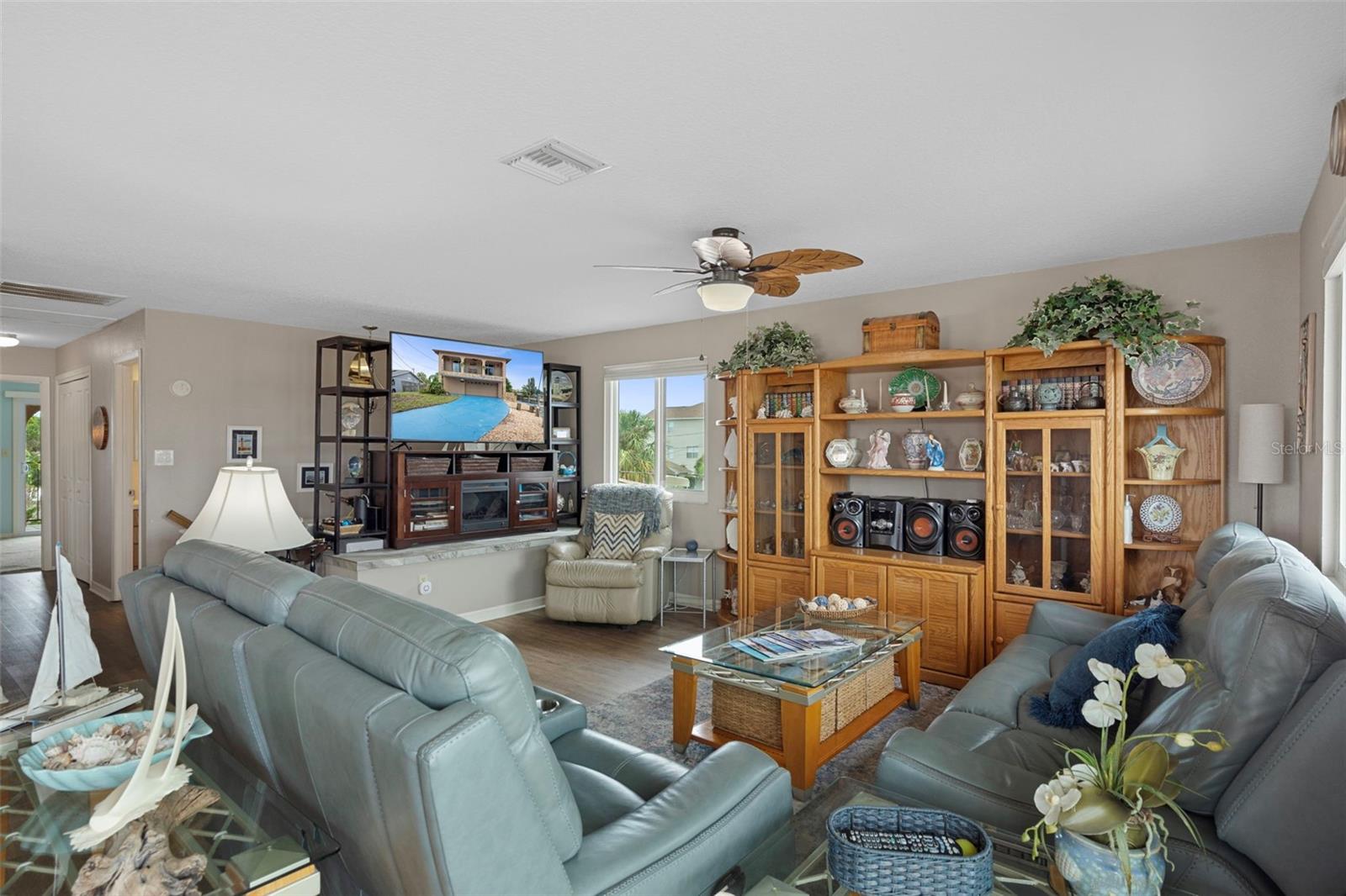 Image 13 of 61 For 13838 Sommers Avenue