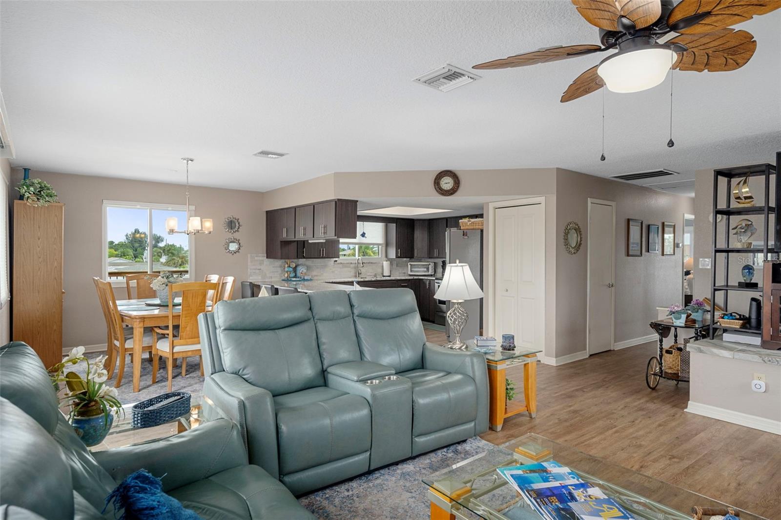 Image 14 of 61 For 13838 Sommers Avenue